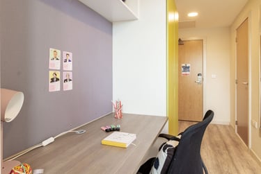 Gold En Suite at The Barn, Bampfylde Street, Newtown, Exeter, EX12FQ - Image 6